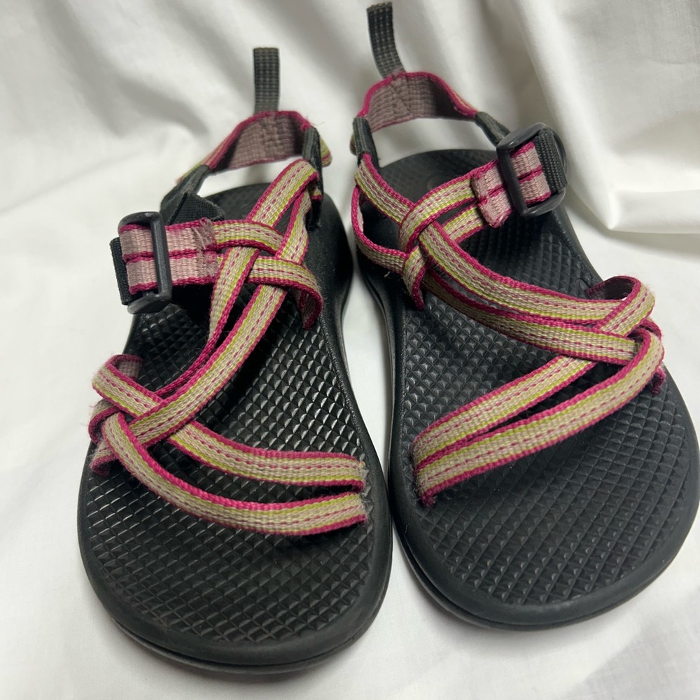 Youth Chaco Z2 sandals youth size Y 1 Pink /green , Hiking, Swimming, EUC Kids - Picture 5 of 9
